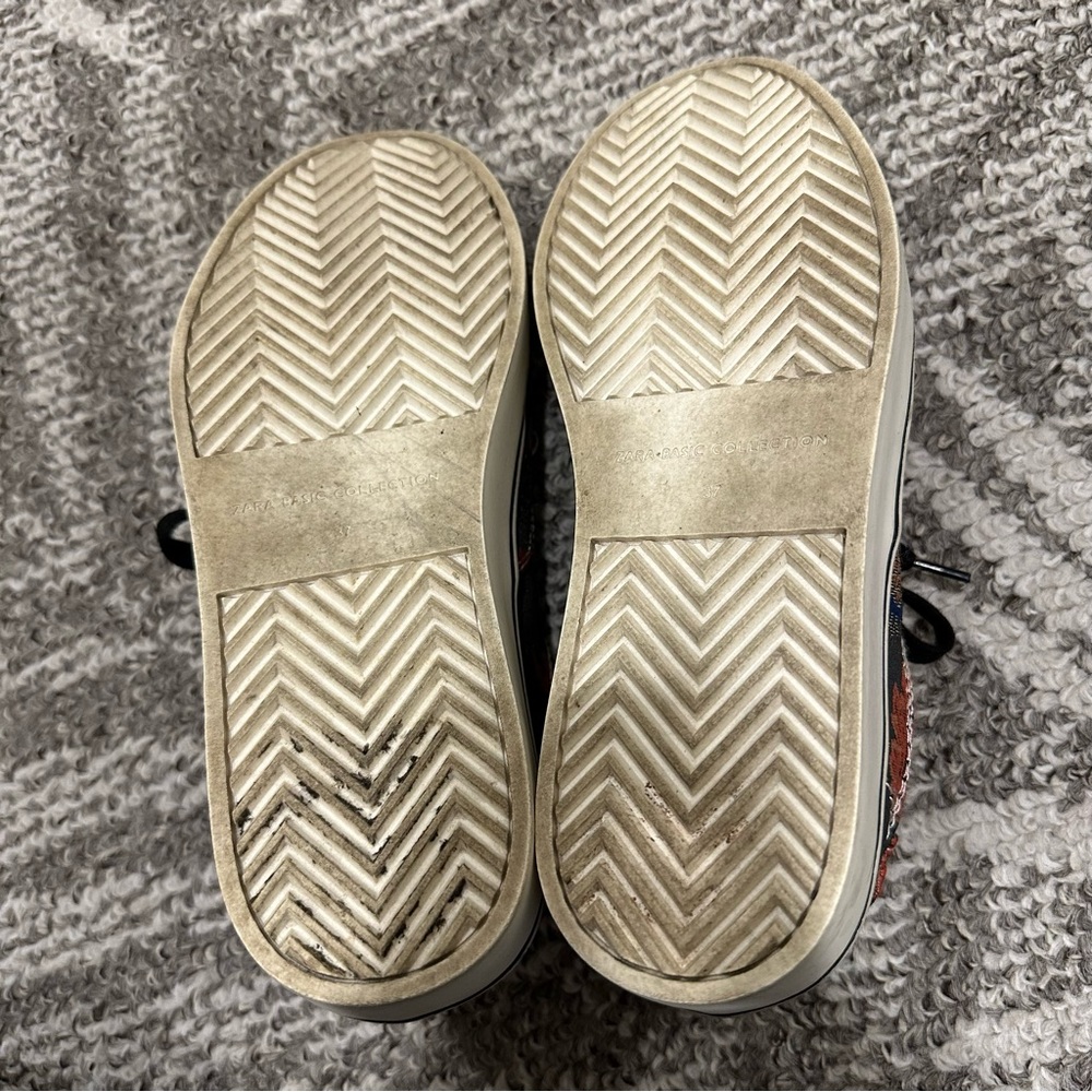 Studded embroidered sneakers - Picture 12 of 12